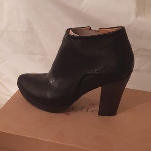 NIB Coclico "Vidal" black leather ankle boot. Size 7.